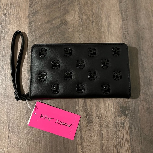 Betsey Johnson Black Spider Halloween Wristlet Wallet - Picture 1 of 12